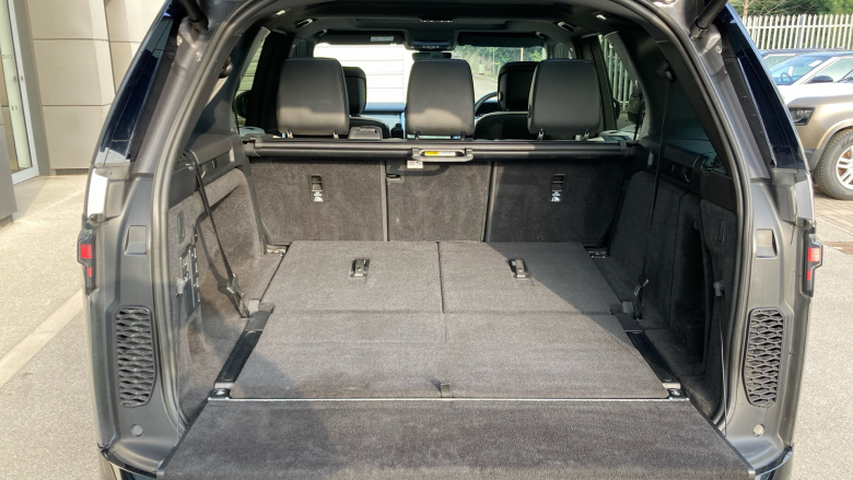 Land Rover Discovery 3.0 D300 Dynamic SE 5dr Auto Diesel Station Wagon